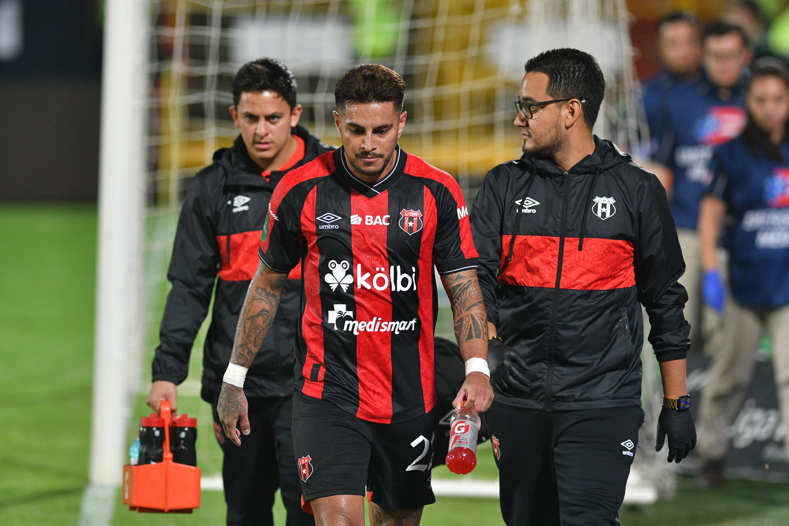 Alajuelense renovó a su lateral estrella