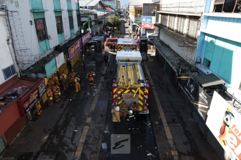 Techo colapsó tras incendio. Foto: Wilbert Hernández.