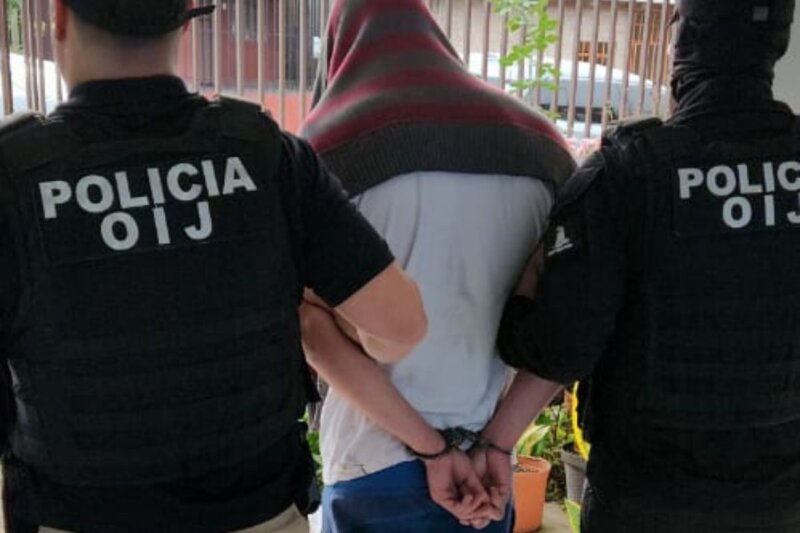 Sospechoso detenido tras allanamiento. Foto: OIJ.