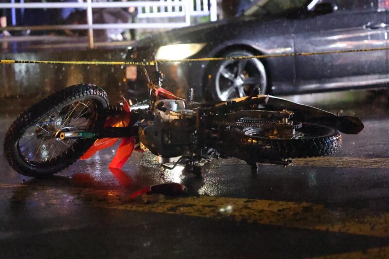 Colisión de vehículo y motocicleta en Pavas