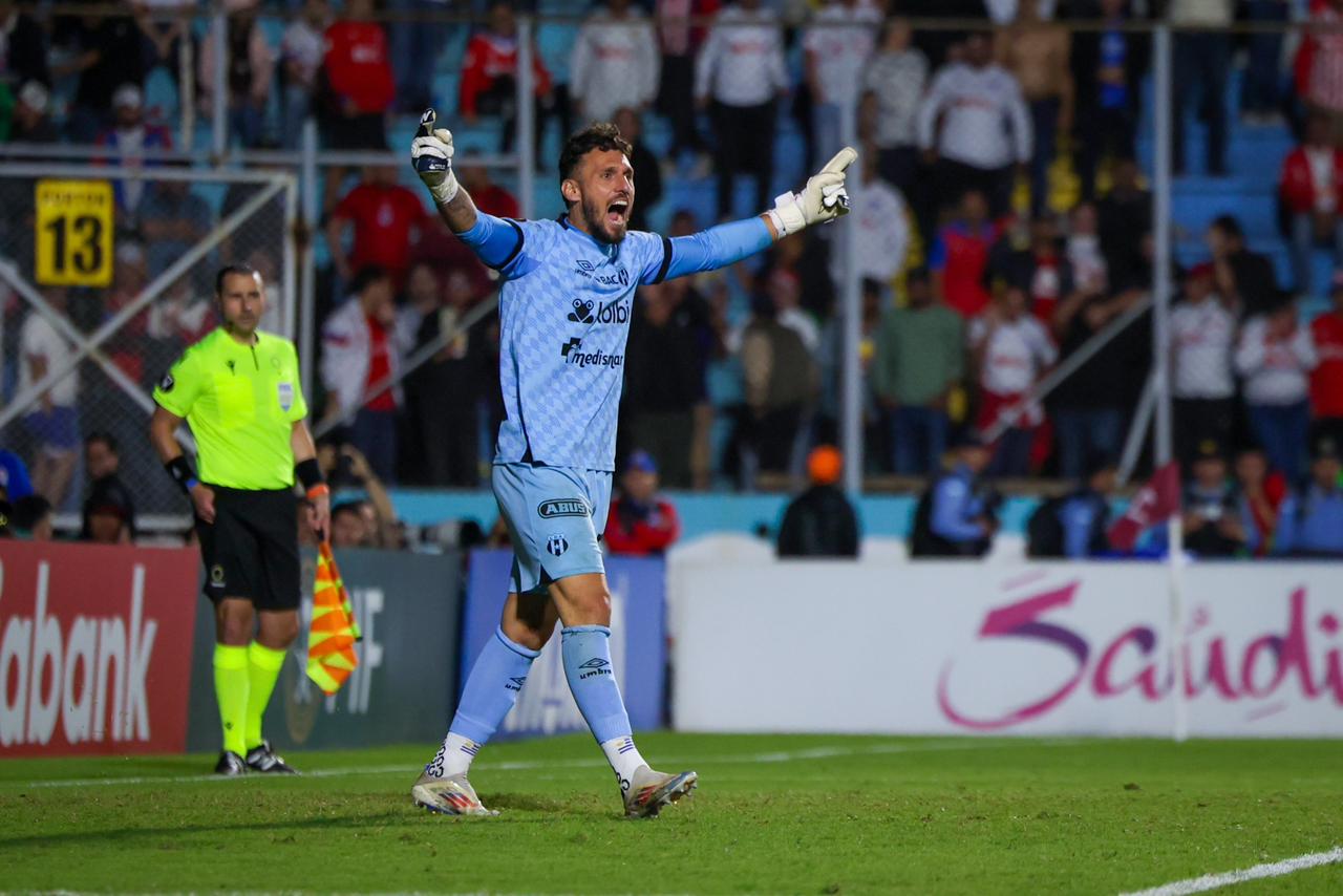 Arquero Washington Ortega listo para el clásico y la final