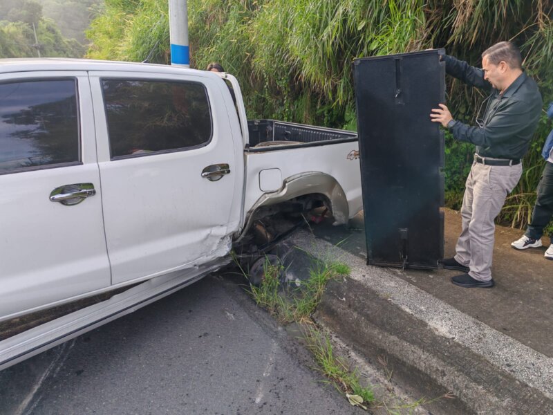 Aparatoso accidente en Santo Domingo. Foto: Gustavo Castro.