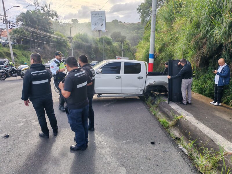 Aparatoso accidente en Santo Domingo. Foto: Gustavo Castro.