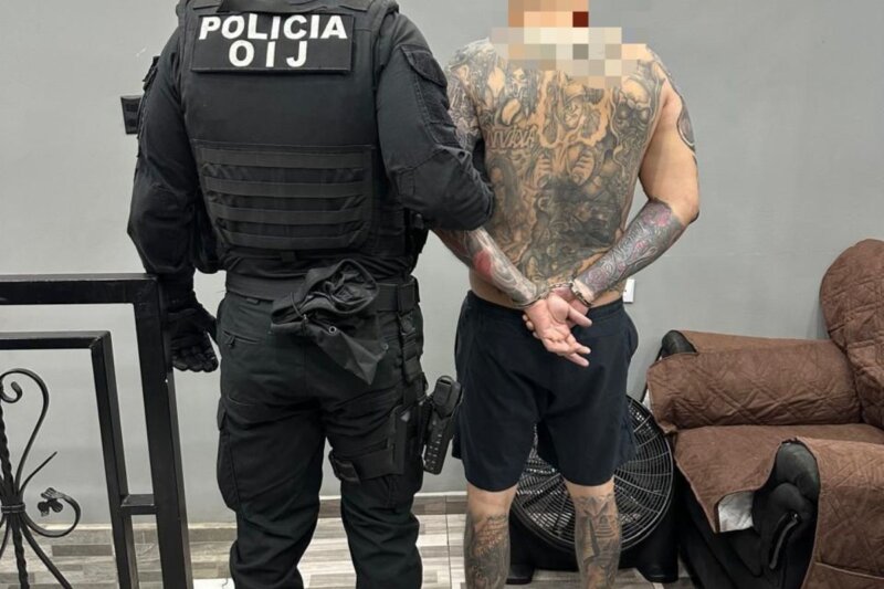 Sospechoso detenido en la León XIII. Foto: OIJ.