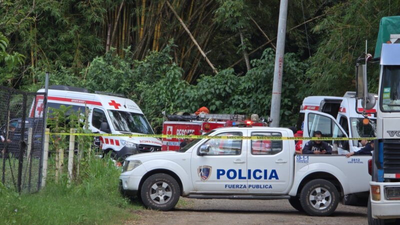 Hallazgo de cuerpo en río. Foto: corresponsal Roger Soto.
