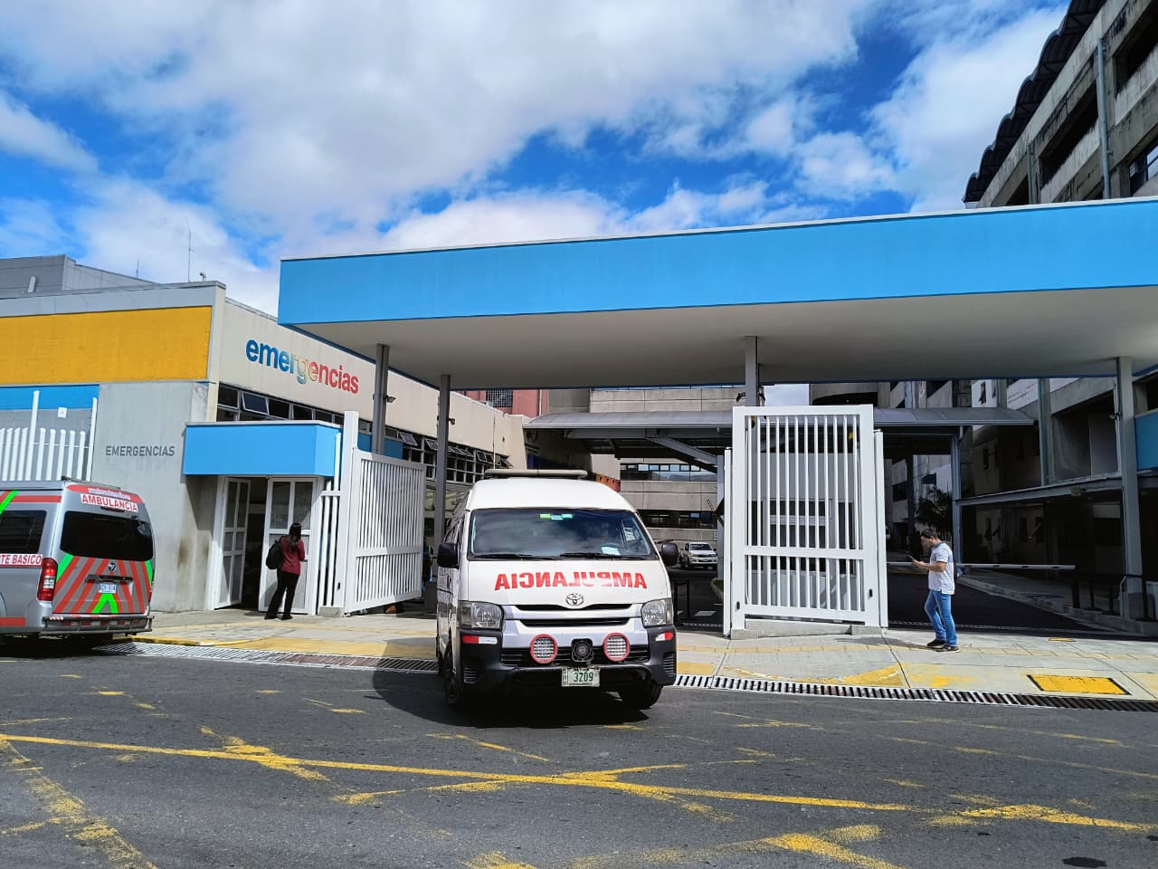 Trasladan bebé grave tras ataque de perro en Desamparados