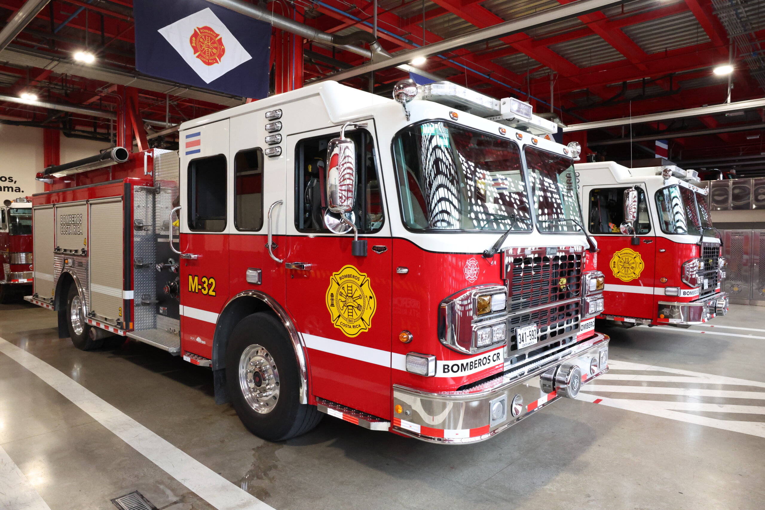 Vehículo choca contra casa en Palmares: 2 mujeres atendidas