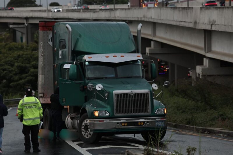 Fotos: Accidente en Calle Blancos provoca caos vial en la Ruta 32