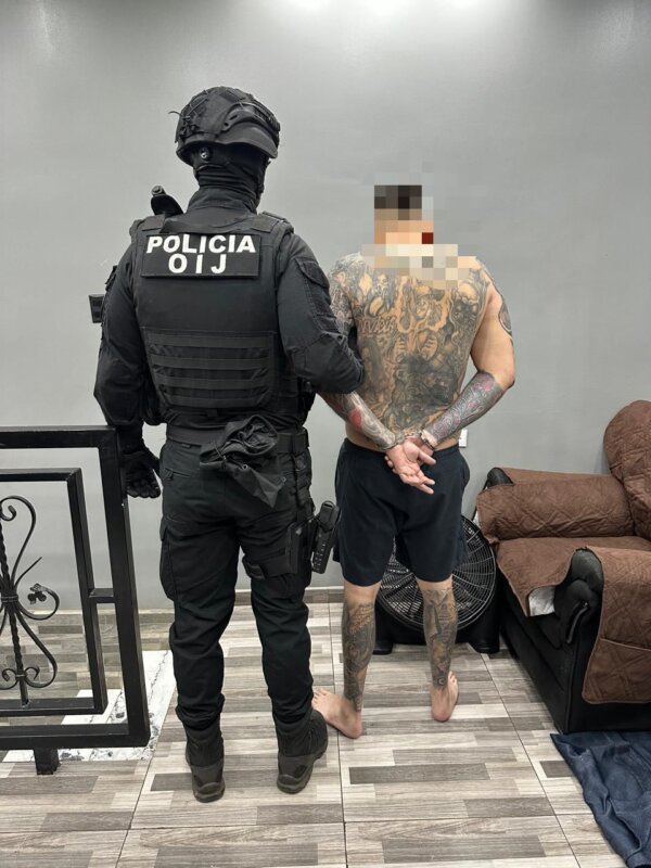 Sospechoso detenido en la León XIII. Foto: OIJ.