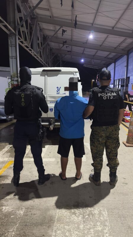 Sospechoso detenido. Foto: OIJ.