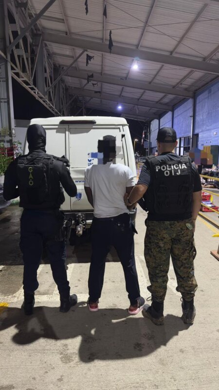 Sospechoso detenido. Foto: OIJ.