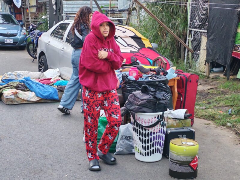 Derrumbe afecta decenas de familias. Foto: Gustavo Castro.