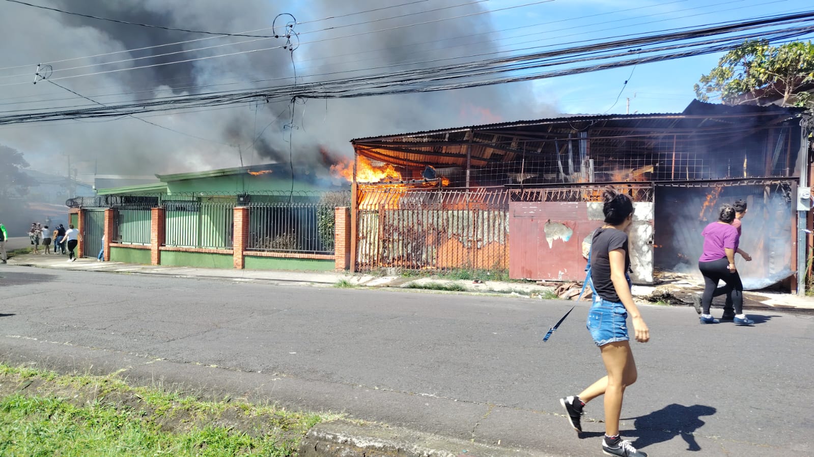 Trágico incendio cobra 4 vidas en accidente doméstico