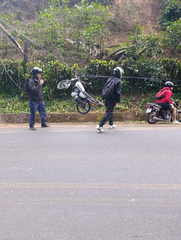 Aparatosos accidente en Alajuela. Foto: corresponsal Roger Soto.
