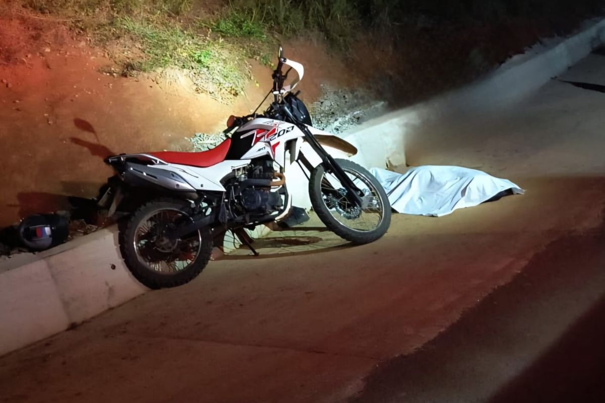 Motociclista muere en accidente sin casco en San Carlos