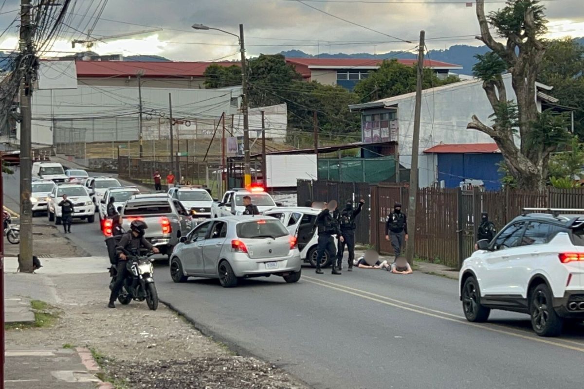 Cuatro sospechosos detenidos tras intensa persecución policial