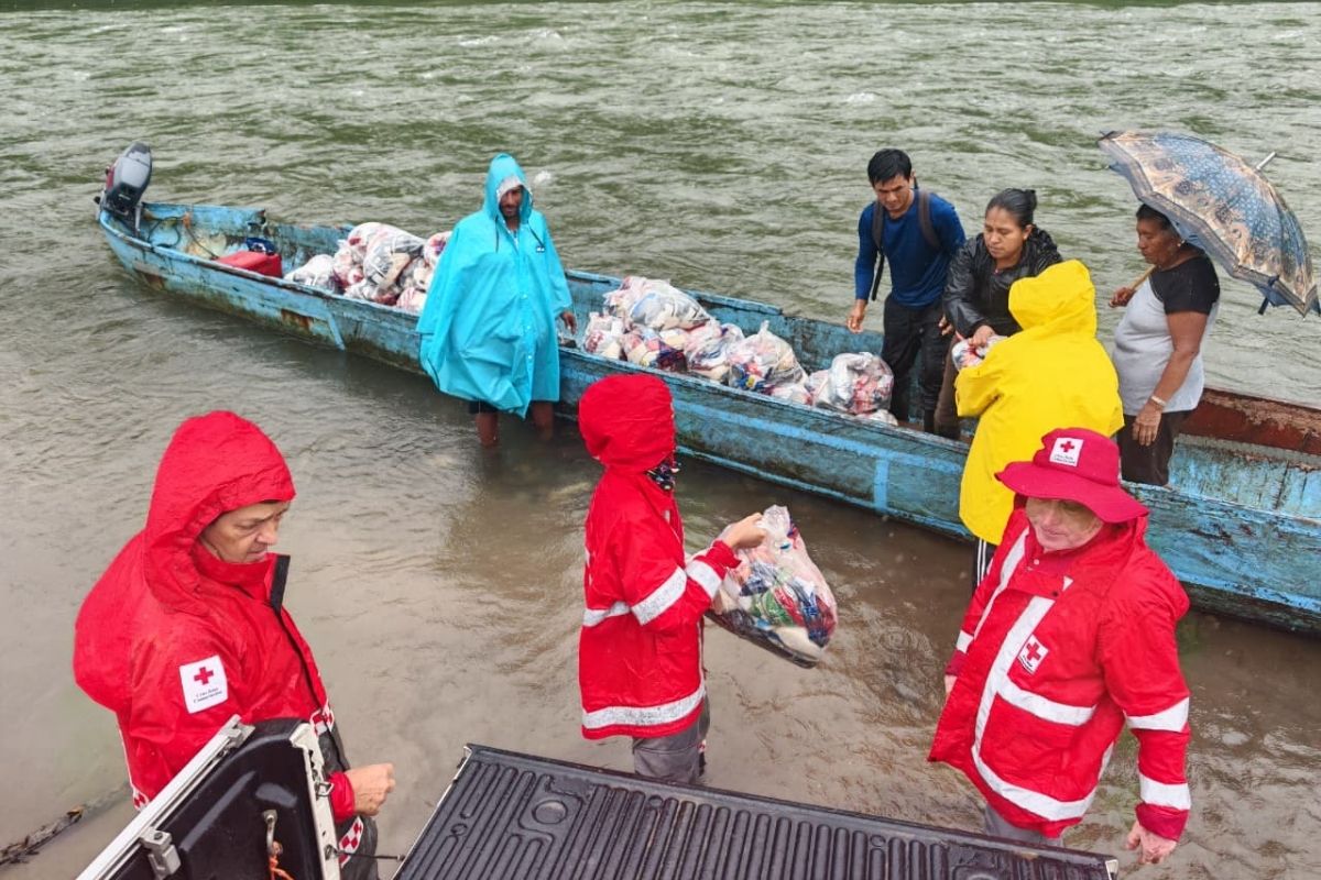 CNE entregó alimentos a mil familias afectadas por las lluvias en Talamanca