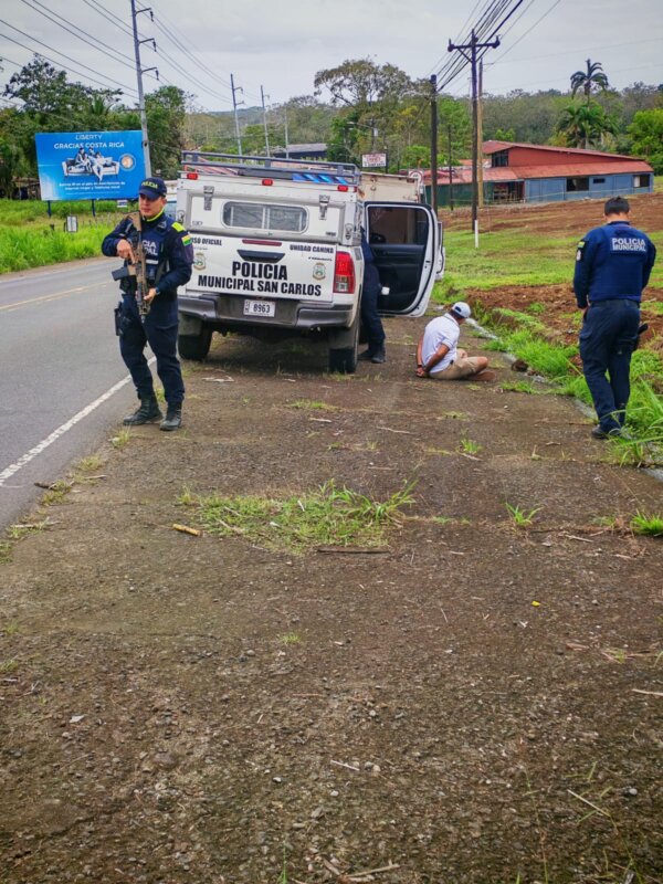 Decomisan cianuro en San Carlos. Foto: corresponsal Mariluz Rojas.