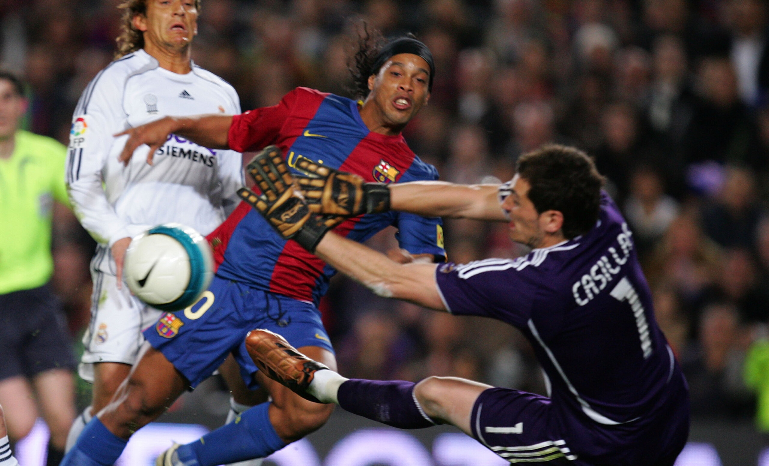¡Ronaldinho y Casillas Reviven la Magia en Costa Rica!