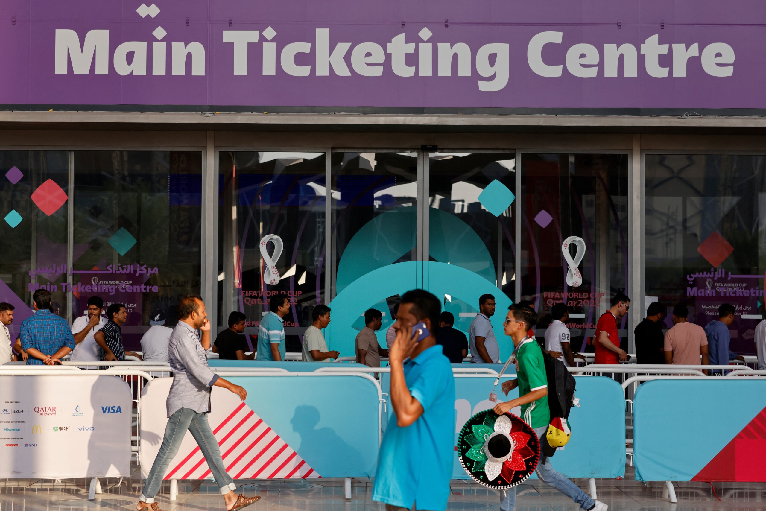 Aficionados denuncian a FIFA por altos precios de entradas del Mundial