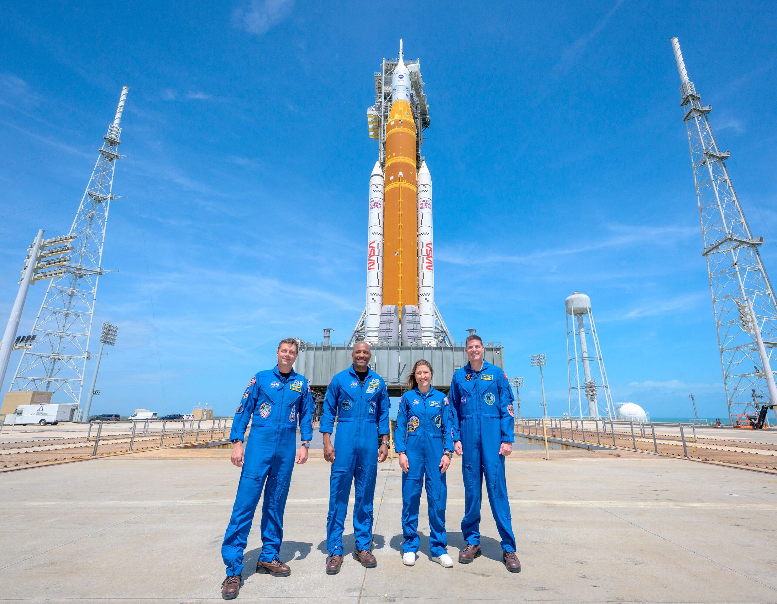 Hoy despega la tripulación que viajará a la Luna