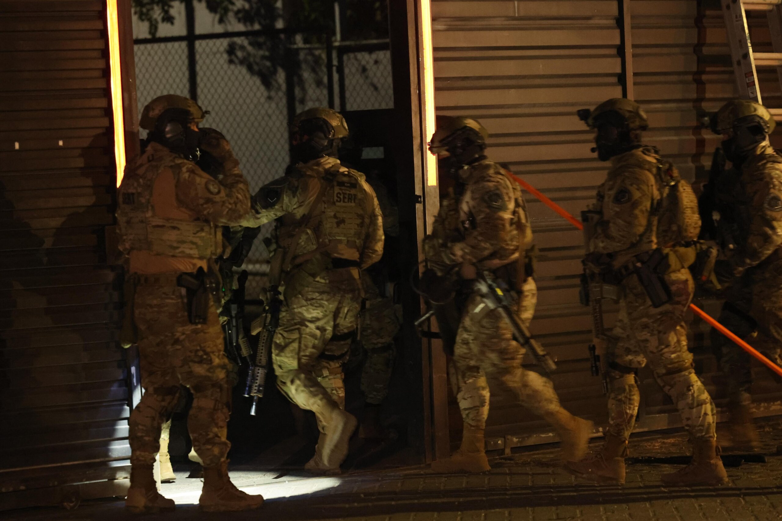 Banda se hacía pasar por policías para robar en casas en Heredia