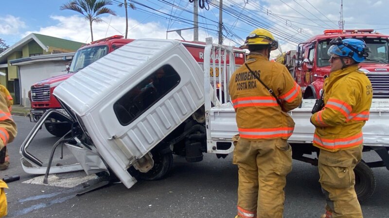 Choque triple. Foto: Lorena Bogantes. 
