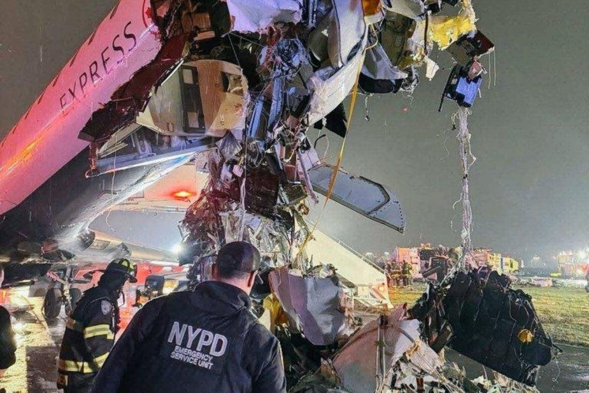 Video muestra mortal choque de avión contra camión de bomberos en Nueva York