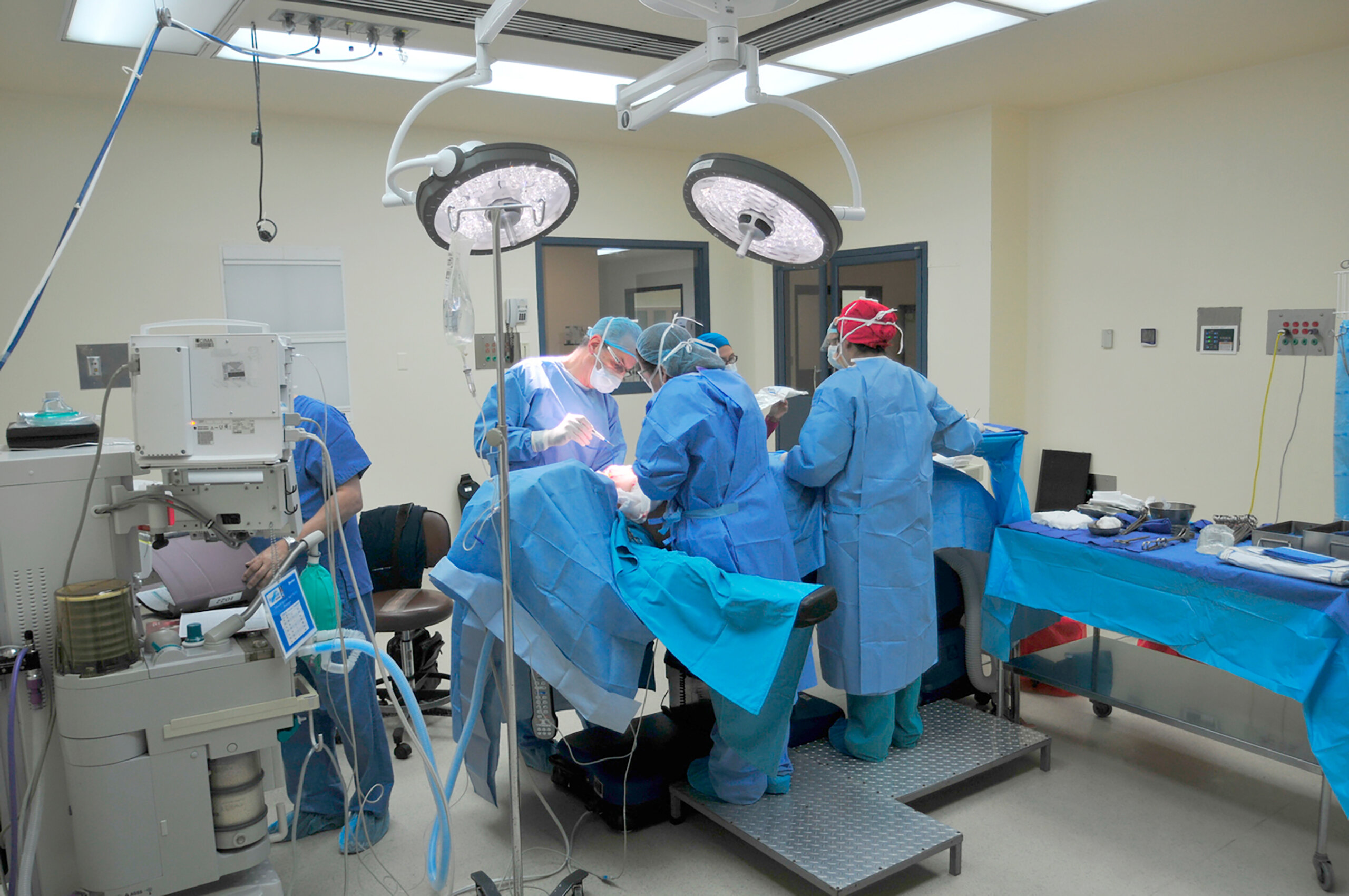 Diputada aviva disputa con Colegio de Médicos