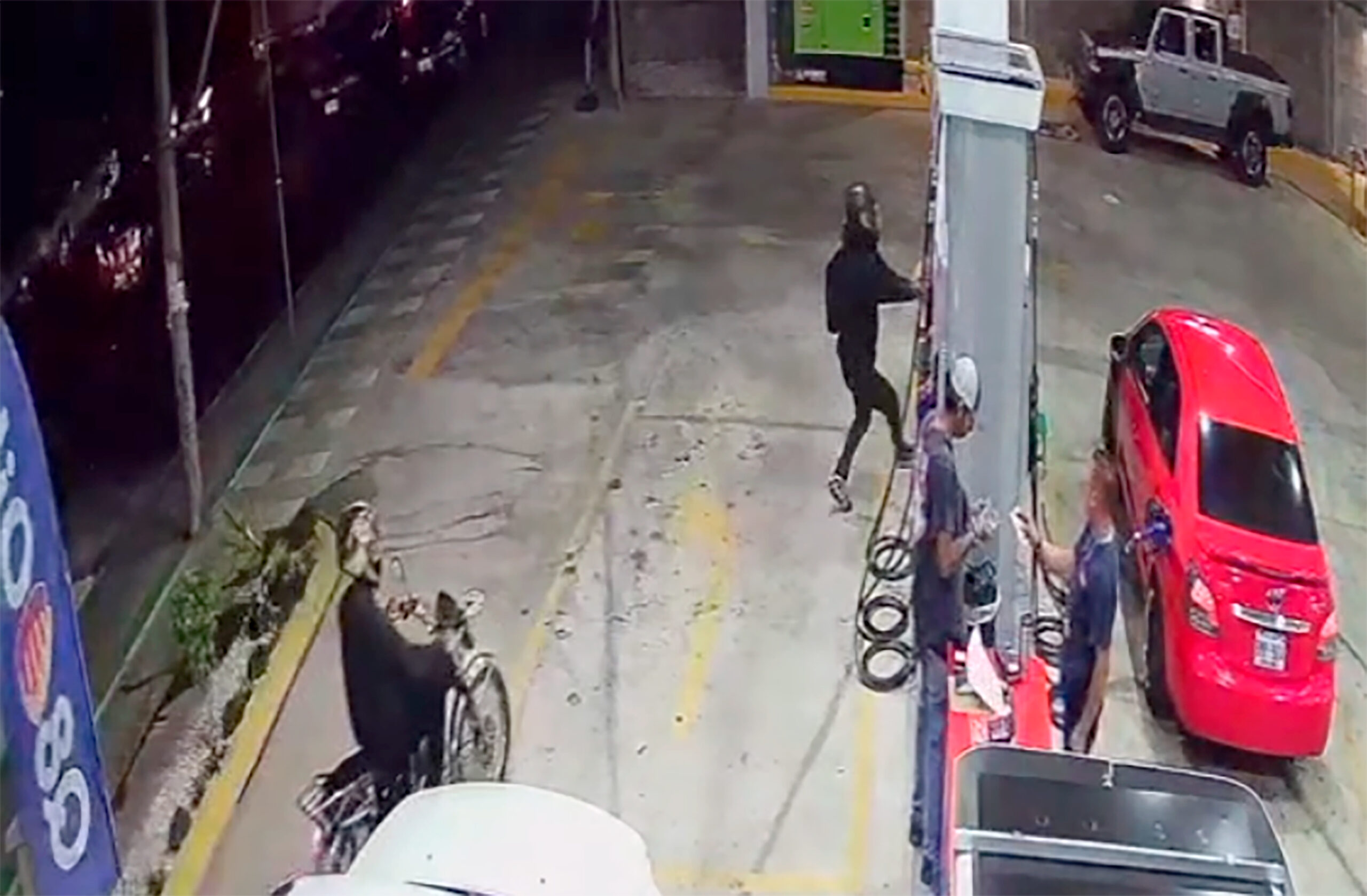 Doble homicidio en gasolinera: Acribillan víctimas