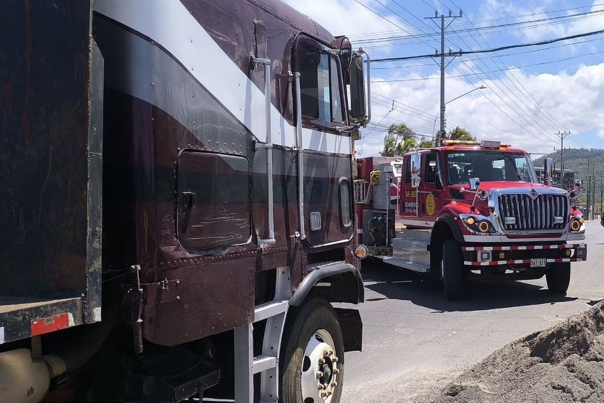 Evacúan pacientes encamados tras derrame químico en hospital de Los Chiles