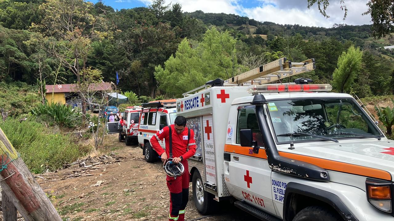 Operativo de rescate: 2 embarcaciones chocan y una comienza a hundirse