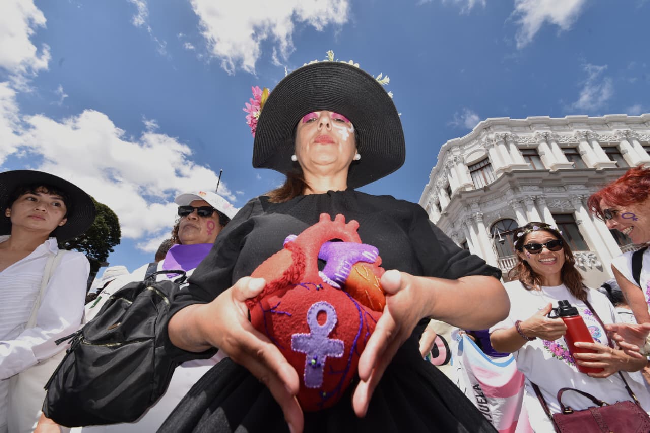 Fotos y video: Así se desarrolla la Marcha del 8M en la capital
