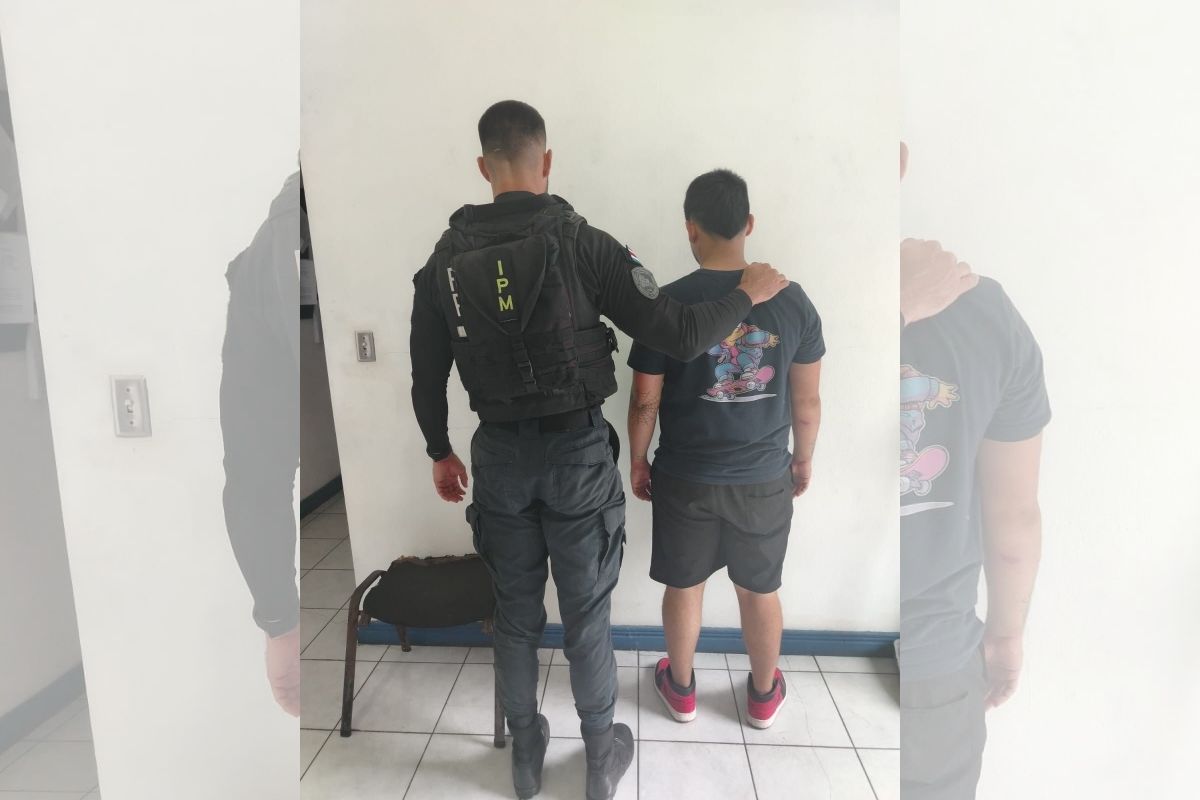 Detienen sujeto con droga, dinero y arma de fuego en Limón