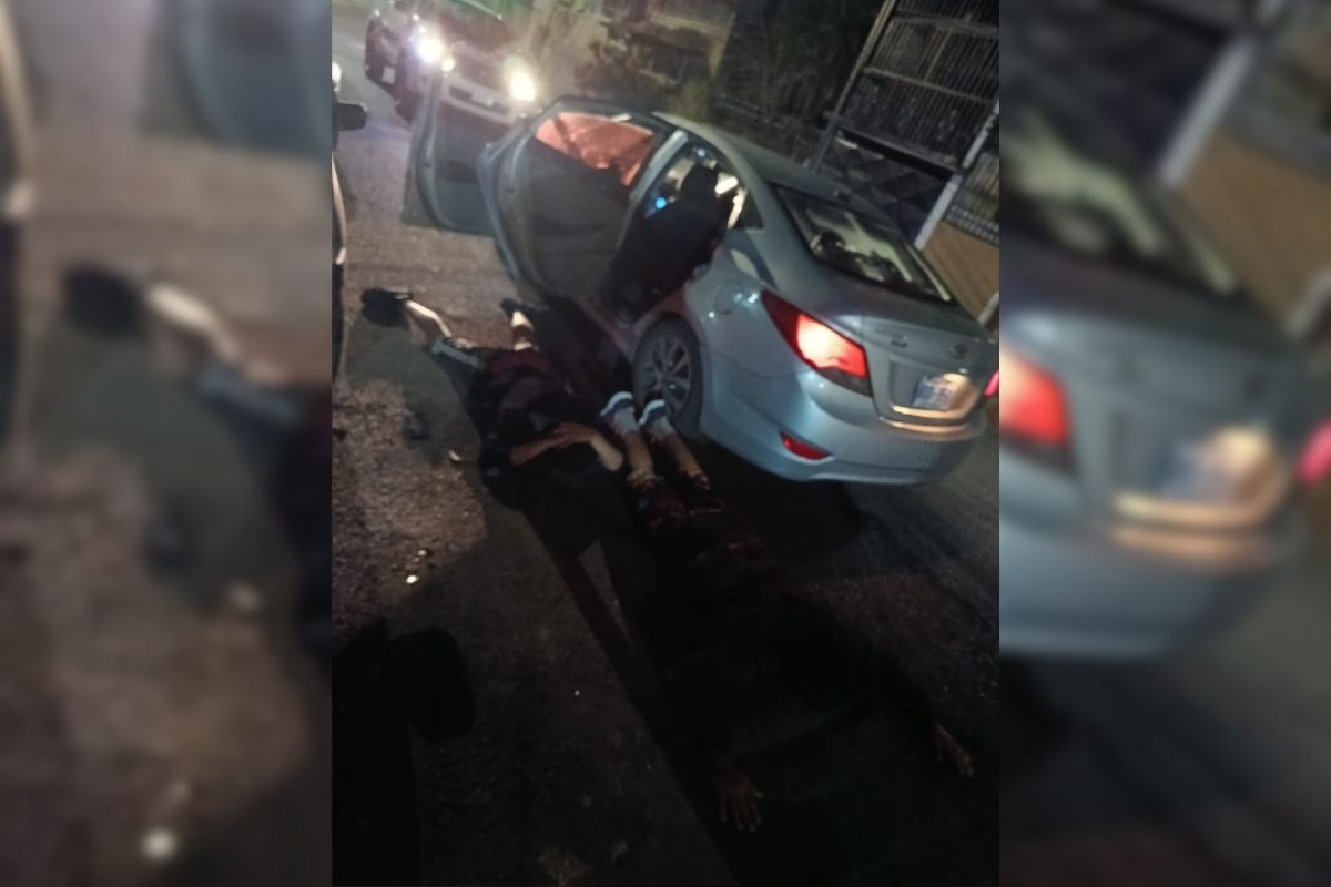 Detienen a dos sospechosos de asaltar a conductor y robarle el carro