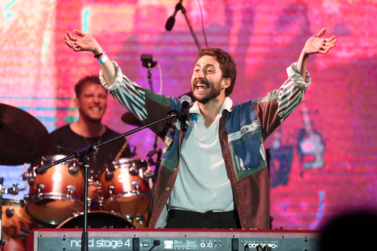 Video: Sebas Guillem sorprende con cover de Avicii