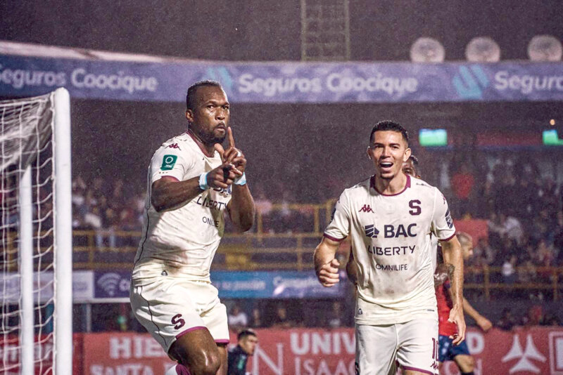 Kendall Waston y Jefferson Brenes besaron las redes.