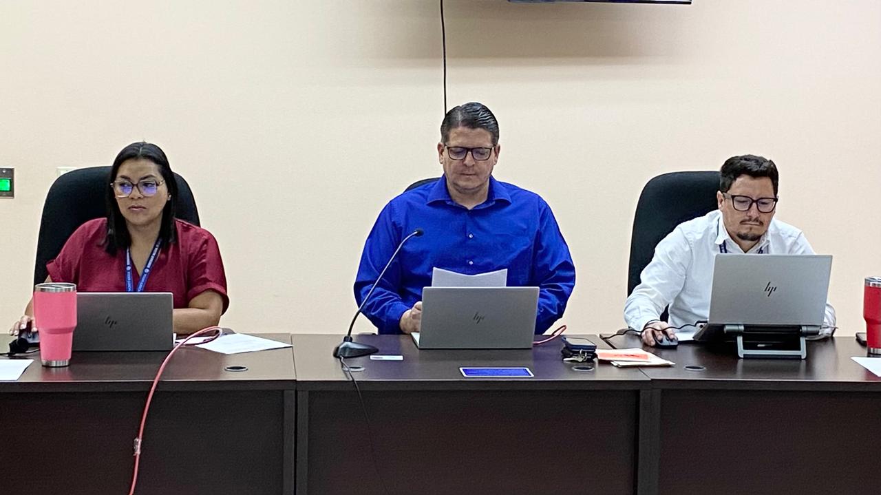 Inicia juicio contra sospechoso de matar a policía en Limón