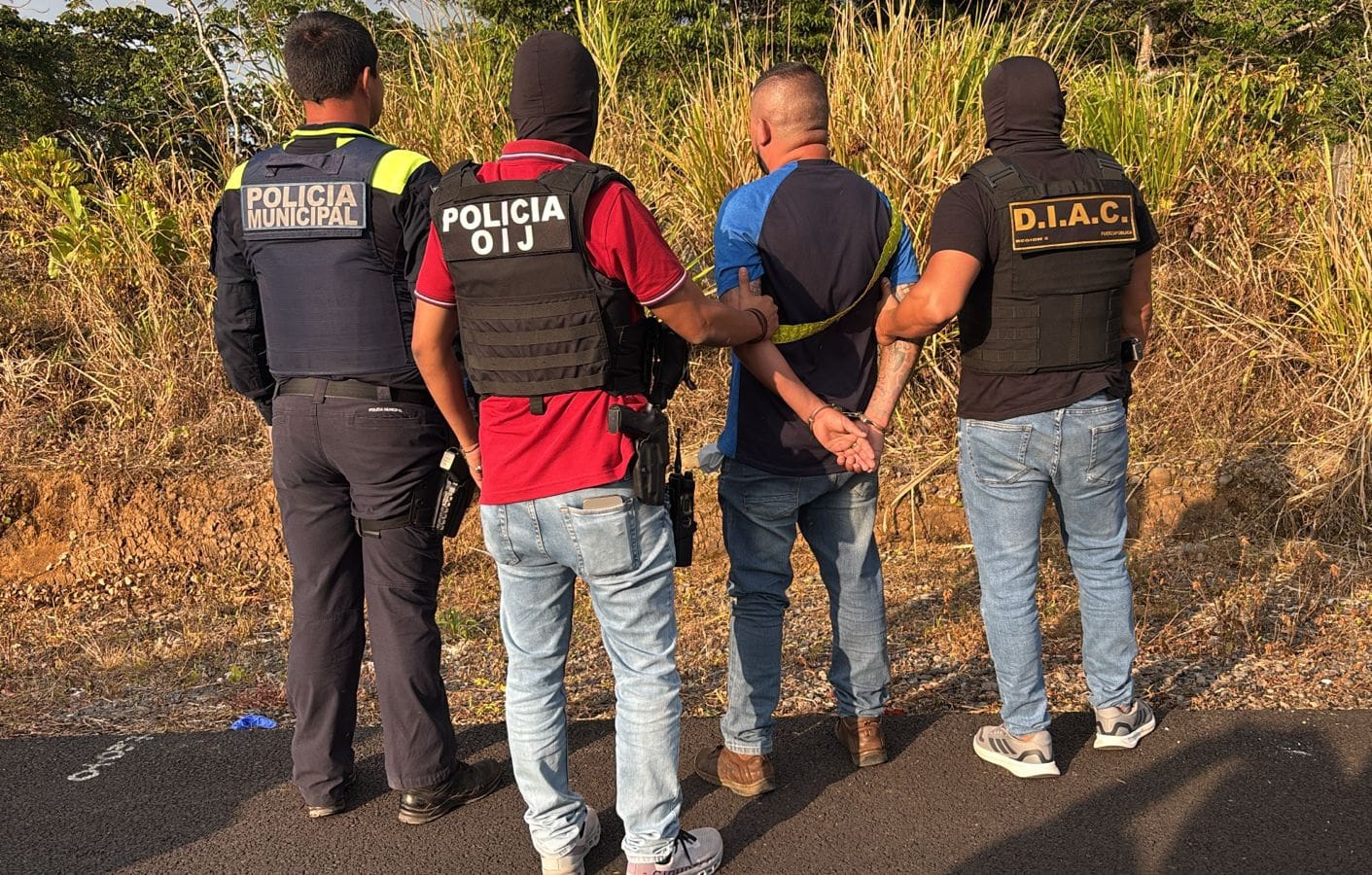 Detienen a sospechoso de vender drogas en vía pública en San Carlos