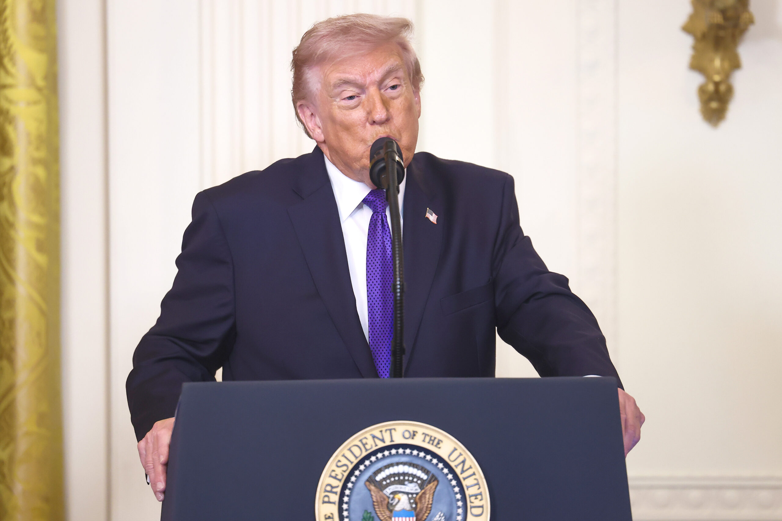 Trump dice a Irán que “¡más les vale espabilar pronto!” y aceptar un acuerdo nuclear
