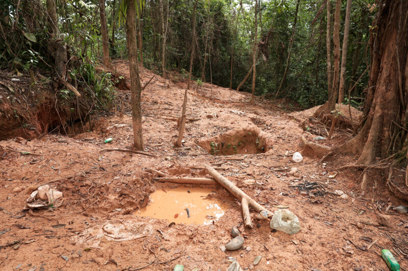 La minería ilegal sigue causando estragos en Crucitas.