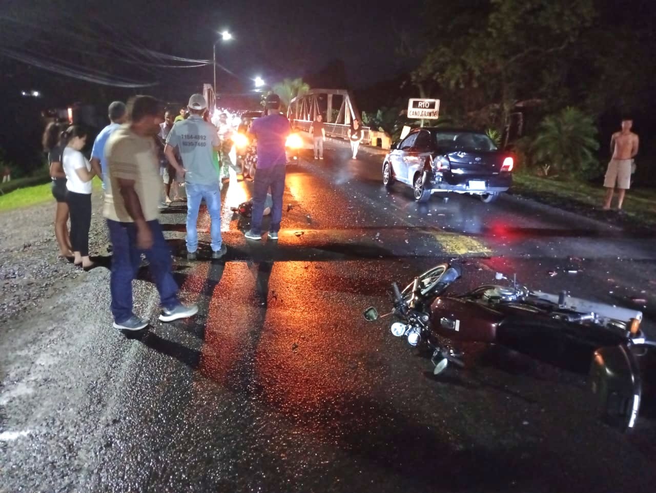 Motociclista sufre lesiones graves tras colisión contra automóvil en Venecia de San Carlos