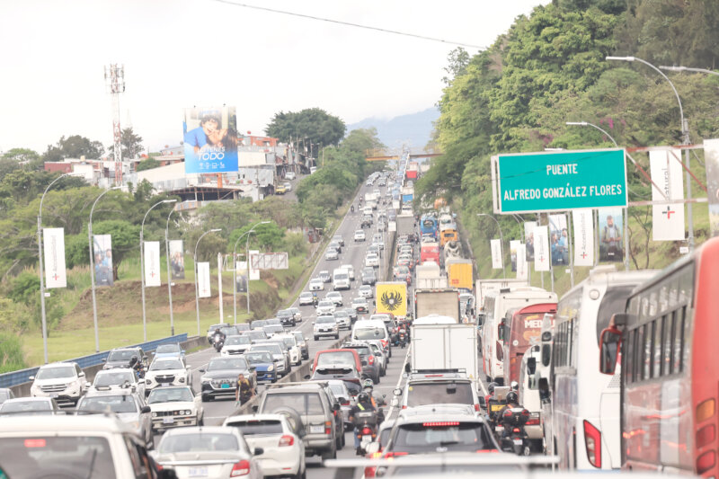 La congestión vehicular genera pérdidas económicas millonarias y afecta la salud mental de los trabajadores.