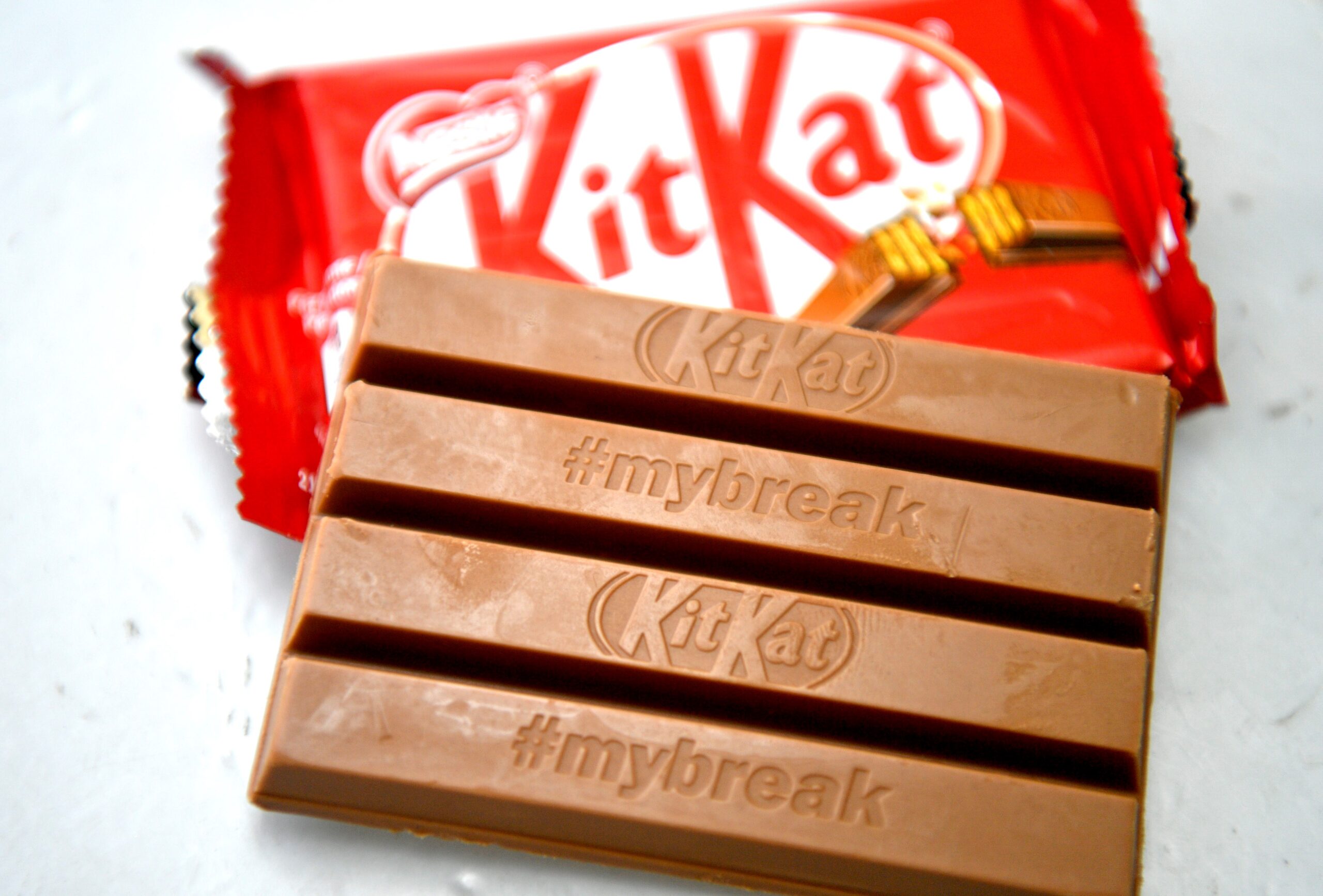 Roban camión con 12 toneladas de chocolate KitKat