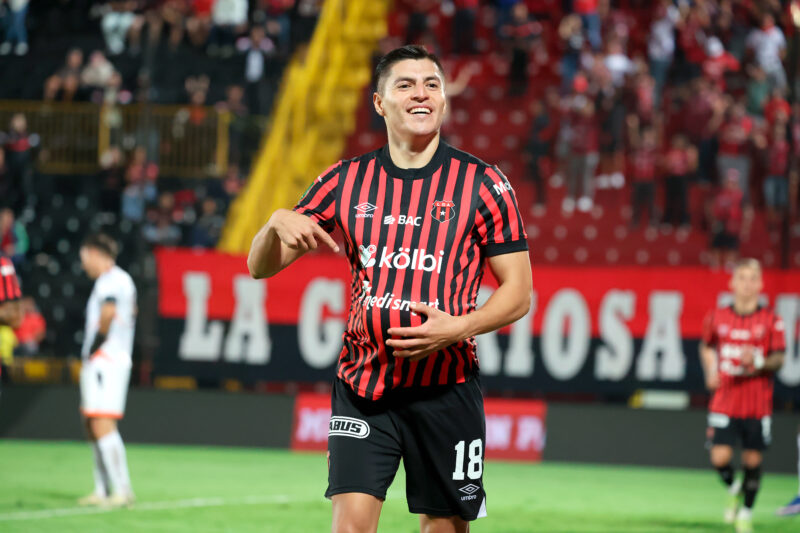 León se quiere aferrar al milagro