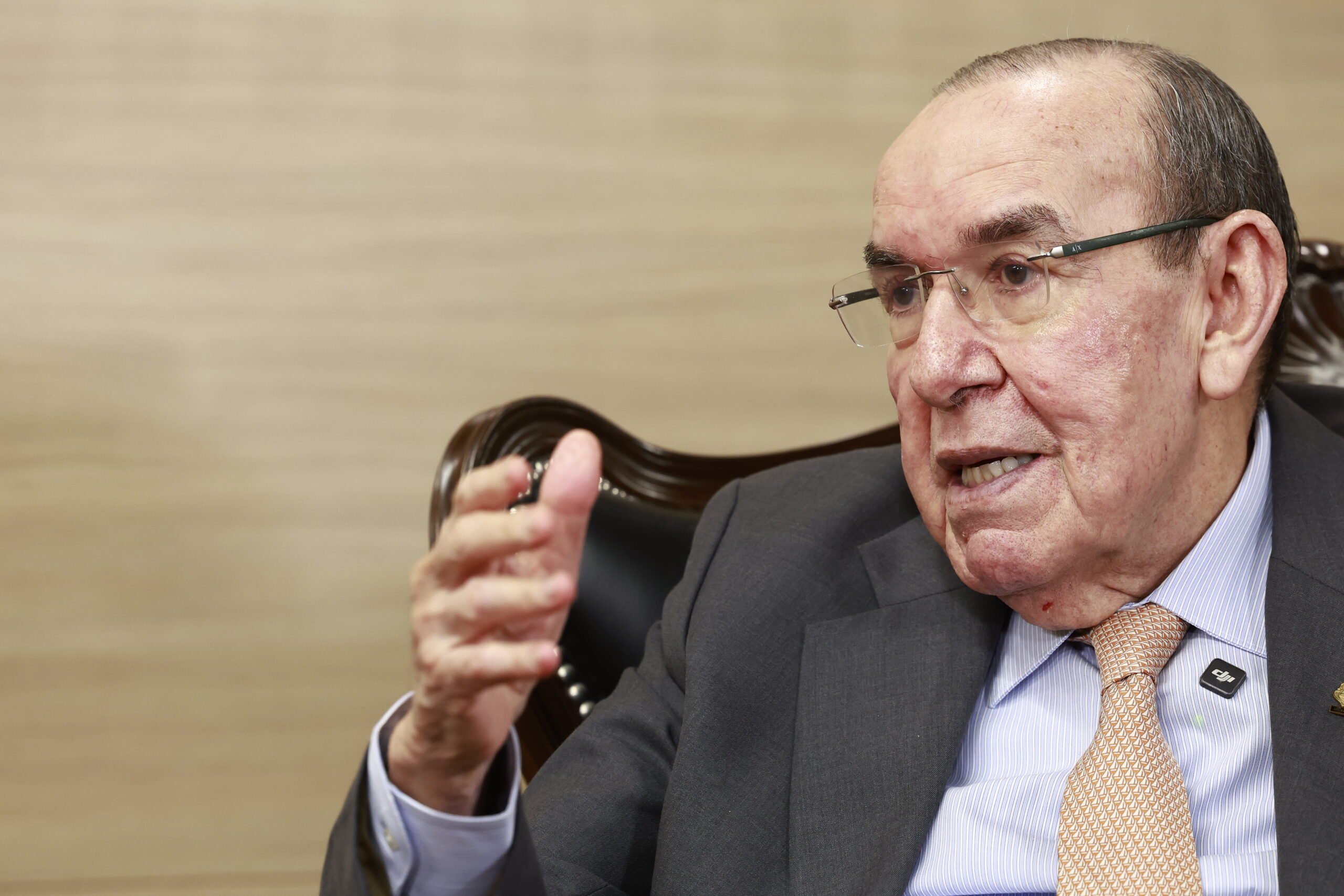 Arias sobre Pilar Cisneros: “Ella de política sabe muy poco”