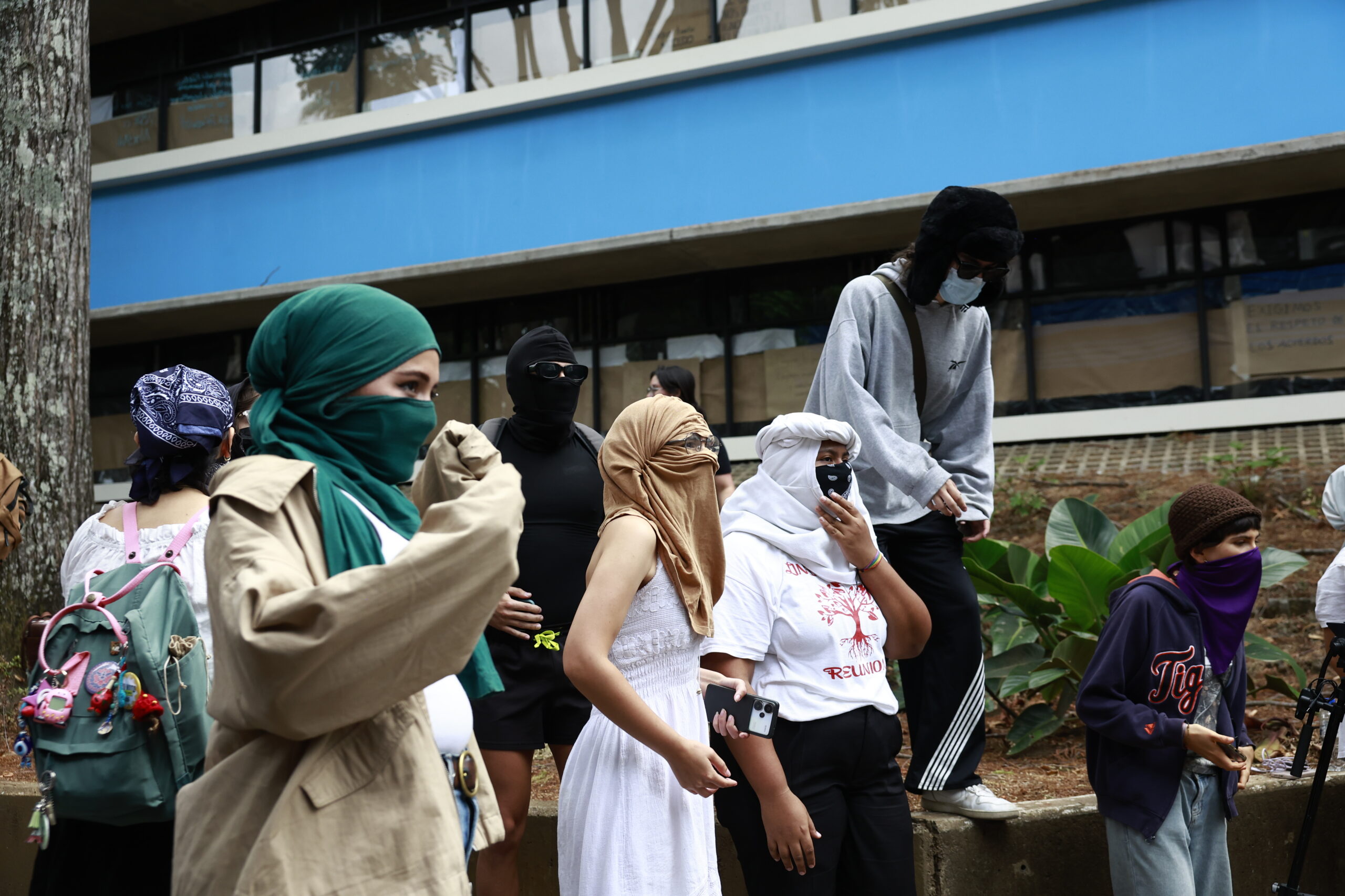 Funcionaria de la UCR pide intervención de Fuerza Pública por toma de edificio