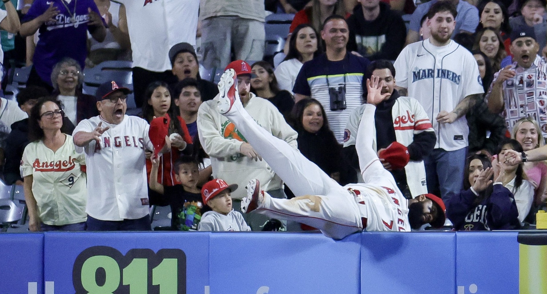 Video y fotos: se roba tres jonrones en un mismo juego