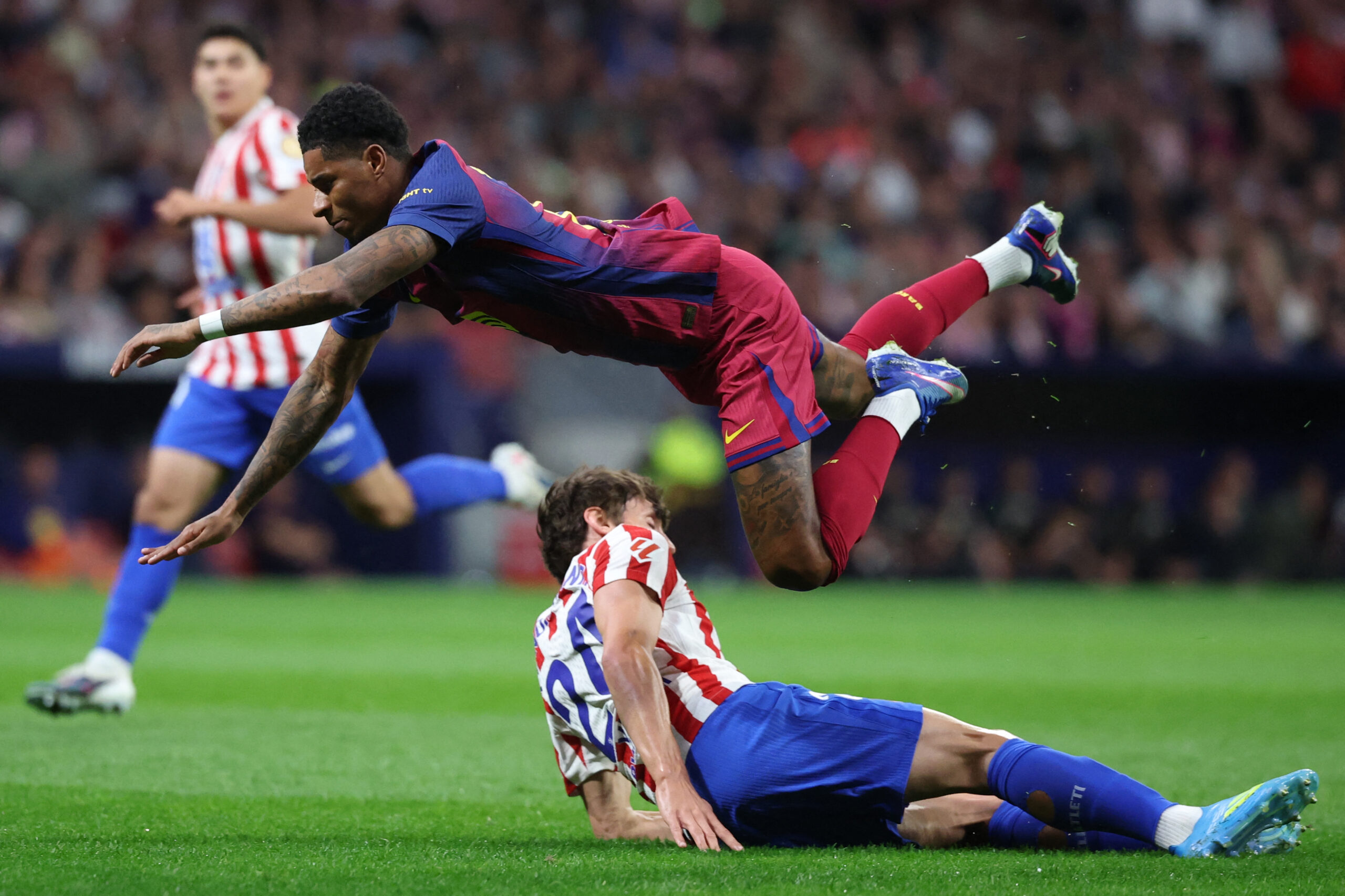 Barcelona le gana al Atlético y se distancia 7 puntos del Real Madrid