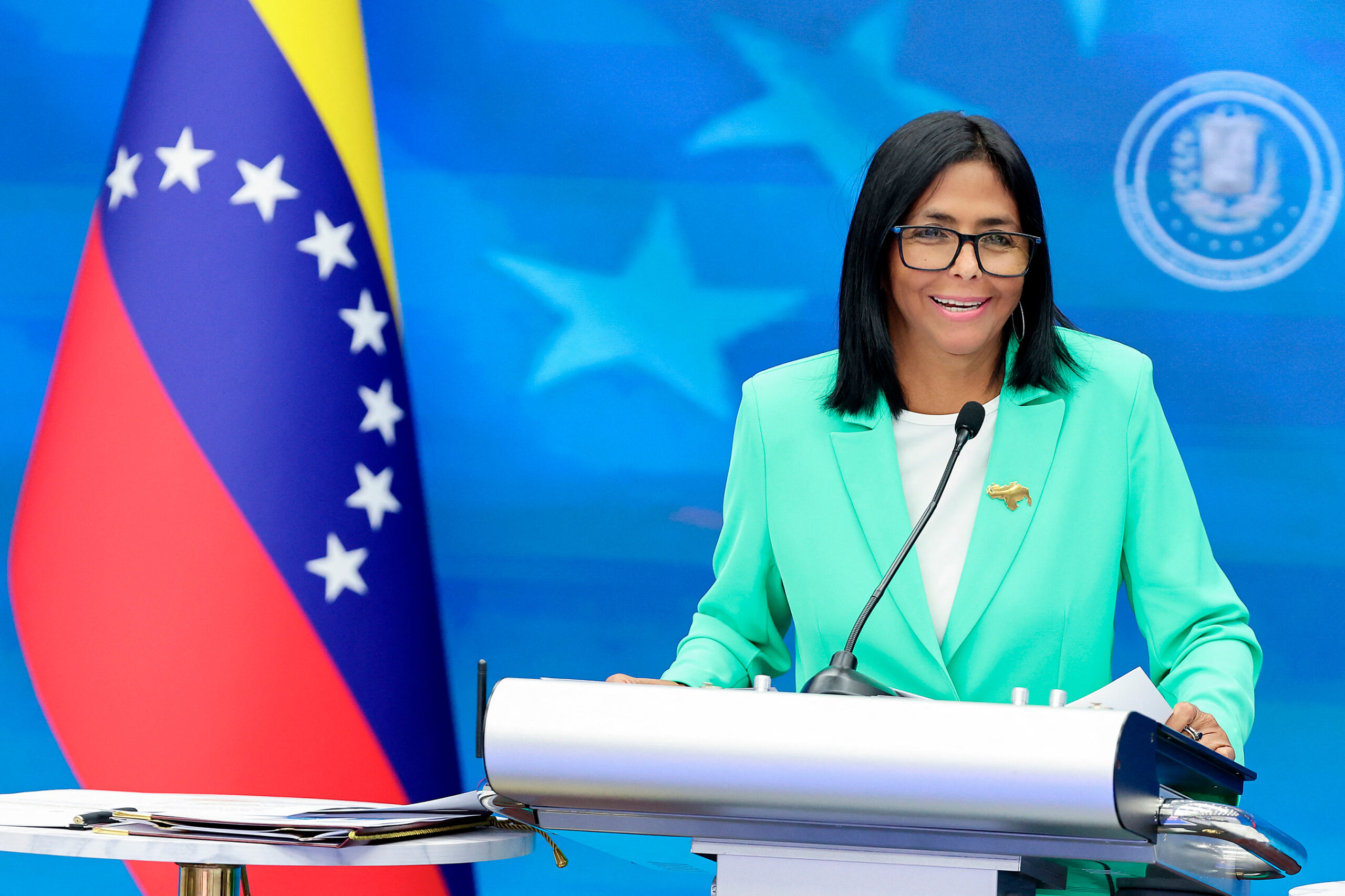 Presidenta de Venezuela promete aumentar salarios